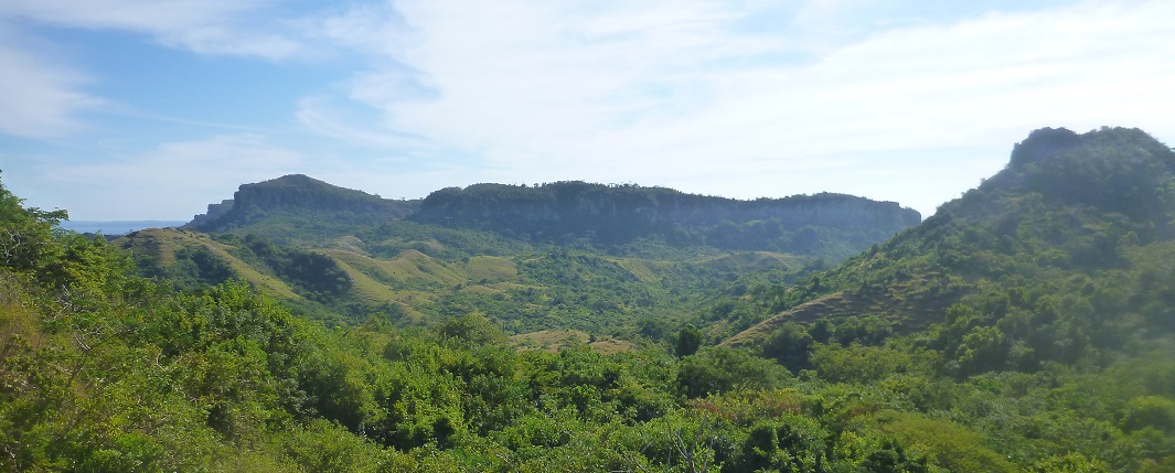 Vue sur la Montagne des Français et l'océan indien